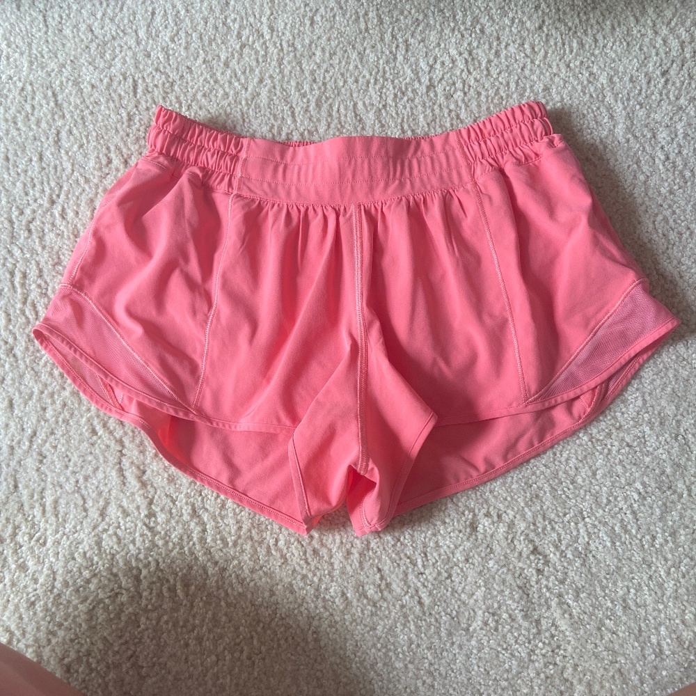 Lululemon Hotty Hot 2.5 Shorts (Size 8)